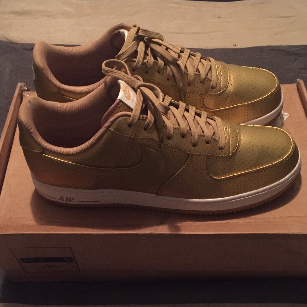 Men’s Nike Air Force 1 Metallic Gold